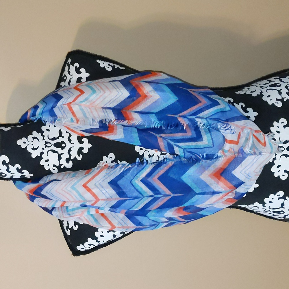 EUC Women's Sheer Infinity scarf with Chevron design and frayed edge det…